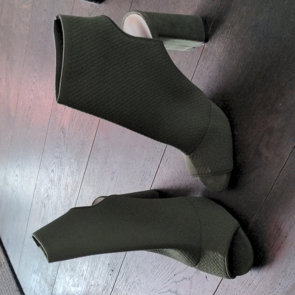 Open toe boots - Picture 2 of 3